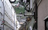 Solnohradsko - Rakousko, Salzburg - úzké uličky pod pevností se starobylými vývěsními štíty