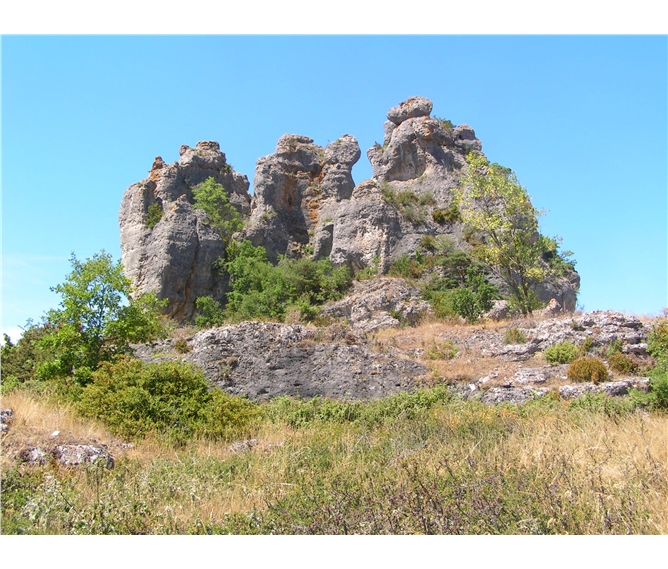 Nejkrásnější kaňony Francie a nejvyšší most světa - Francie, Tarn a Dourbie, Skály u St Marguerite