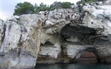 Bílé útesy poloostrova Gargano a památky Apulie 2020 - Itálie, Apulie, skalní most