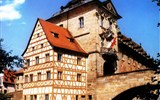Bavorské velikonoční tradice a středověká městečka 2021 - Německo - Bamberg - Stará radnice, gotická, v 18.stol. barokně přestavěná na mostě uprostřed řeky