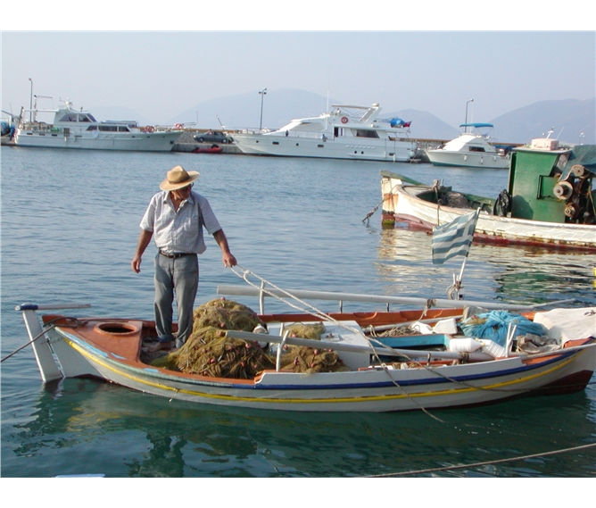 Zakynthos a Kefalonie, čarokrásné ostrovy v Iónském moři 2023 - Lefkáda, rybář