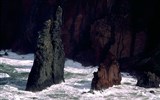 Madeira, ostrov věčného jara - Portugalsko - Madeira, pobřeží je většinou skalnaté a divoce malebné