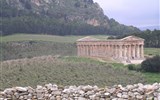 Sicílie - Itálie - Sicílie - Segesta, pohled na dórský chrám z městské akropole