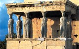 Řecko a Jónské ostrovy - Řecko - Atény - Akropolis, Erechteion, sochy karyatid podpírají severní terasu chrámu, 421-407 př.n.l. z mramoru z hory Pentelikon