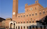 Gurmánské Toskánsko a oblast Chianti 2023 - Itálie - Toskánsko - Siena, Palazzo Pubblico a Torre del Mangie (1325-44), typická italská gotika 