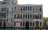 Benátky, ostrovy a Bienále architektury 2023 - Itálie - Benátky - renesanční Palazzo Barbarigo, 1569, průčelí zdobené skleněnými mozaikami z ostrova Murano z roku 1886 (inspirace sv.Markem)