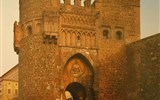 Královský Madrid, Toledo, perly Kastilie a poklady UNESCO na jaře 2023 - Španělsko - Toledo - Puerta del Sol, postavená ve 14.století johanity, městská brána v mudejárském stylu