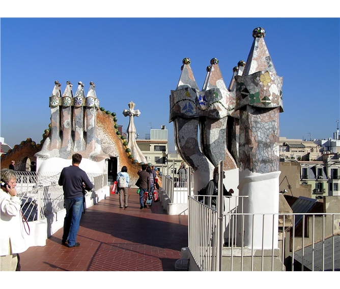 Barcelona a Montserrat s pobytem u moře 2021 - Španělsko - Barcelona - Casa Batlló, autor Antoni Gaudí, jedna z perel světové moderní architektury