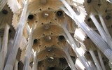 Tajemná Andalusie - Španělsko, Barcelona, Sagrada Familia, klenba