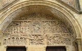 Conques - Francie - Conques, portál kostela, základní práce románské plastiky, po 1107, Poslední soud dle evangelia sv.Matouše, 124 postav se zbytky polychromie