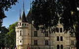 Azay-le-Rideau - Francie, Loira, Azay-le-Rideau, postaven pokladníkem krále Františka I. Gillesem Berthelotem