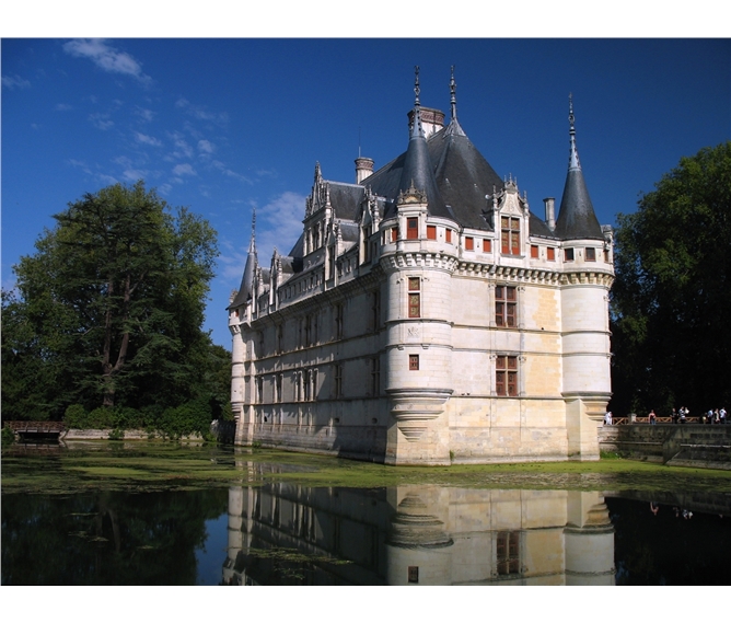 Toulky údolím Loiry, zahrady a víno - Francie - Loira -  zámek Azay-le-Rideau, 1515-27, jeden z prvních renesančních francouzských zámků, na ostrově řeky Indre Foto:Janata