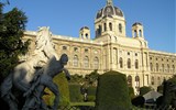 Muzejní čtvrť MuseumsQuartier - Rakousko - Vídeň -  Albertina, uschovává přes 50.000 křeseb, leptů a akvarelů a přes 1,5 miliónu rytin