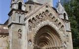 Maďarsko - Maďarsko - Budapešť - Városliget, kopie románského kostela z Jáku