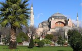 Istanbul, městou dvou kontinentů 2024 - Turecko - Istanbul - Hagia Sofia,  postavená arch. Isidorem z Milétu a Anthemiem z Trallu, od roku 1493 mešita