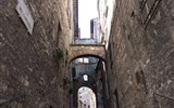 Perugie - Itálie - Umbrie - Perugia, úzké uličky byly svědky histrie