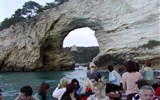 Apulie, kraj bílých měst, katedrál a azurového moře - Itálie, Apulie, Gargano, pobřežní jeskyně