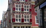 Umění, výstavy a architektura - Holandsko - Holandsko - Amsterdam, staré město s úzkými domy a vysokými štíty