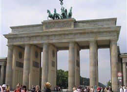 Berlín, město umění, historie i budoucnosti a Postupim 2022  Německo - Berlín - Braniborská brána, symbol země