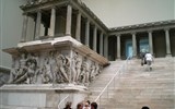 Berlín, město muzeí - Německo - Berlín - Pergamonské muzeum ukrývá unikátní poklady nejstarších kultur, Pergamonský oltář, 2.stol. př.n.l.