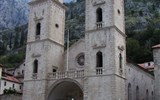 Černá Hora, národní parky a moře, privátní domy 2023 - Černá Hora, Kotor, kostel