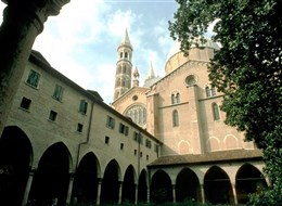 Itálie - Benátsko - Padova, nádvoří baziliky