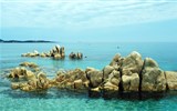 Sardinie a Korsika, perly uprostřed vln - Francie, Korsika, Golfe de Valinco, skaliska v moři