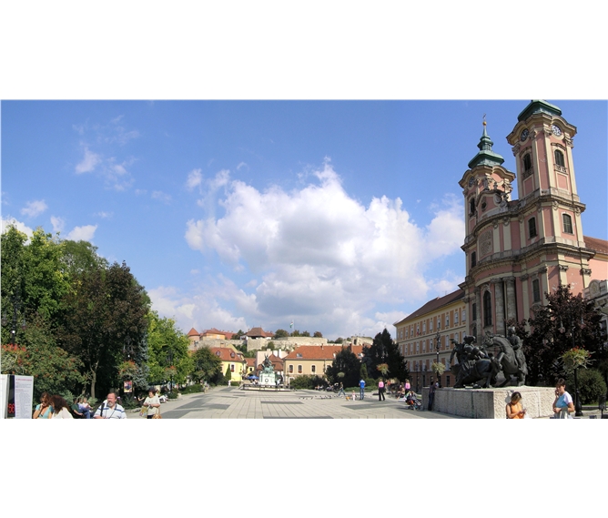 Babí léto v Maďarsku s vínem a termály - Maďarsko - Eger - minoritský kostel sv.Antonína, 1767-75, od K.I.Diezenhofera