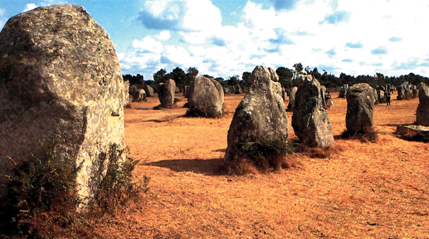 Bretaň, tajemná místa, přírodní parky a megality 2023  Francie - Carnac - menhirové řady z neolitu