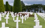 Colleville - Francie - Normandie - Americký hřbitov, řady křížů a řady lidských životů