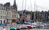 Normandie a Alabastrové pobřeží letecky 2023 - Francie, Normandie, Honfleur, přístav