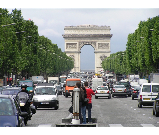 Paříž, perla na Seině letecky, Versailles a výlet do Remeše rychlovlakem TGV 2024 - Francie, Paříž, Vítězný oblouk