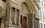 Provence s vůní levandule a koupáním, letecky 2023 - Francie, Provence, Arles, portál St. Trophime