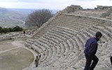 Sicílie a Lipary, země vulkánů a památek UNESCO 2023 - Itálie, Sicílie, Segesta, antické divadlo zbylo z bohatého města