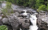 Národní parky a zahrady - Velká Británie - Velká Británie - Skotsko - Pitlochry, divoká říčka s vodopády