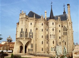 Španělsko, Svatojakubská cesta, Astorga, biskupský palác od Antoni Gaudího, UNESCO