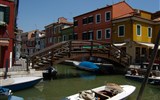 Benátky, ostrovy, slavnost gondol a Bienále s koupáním 2022 - Itálie - Benátky - ostrov Burano
