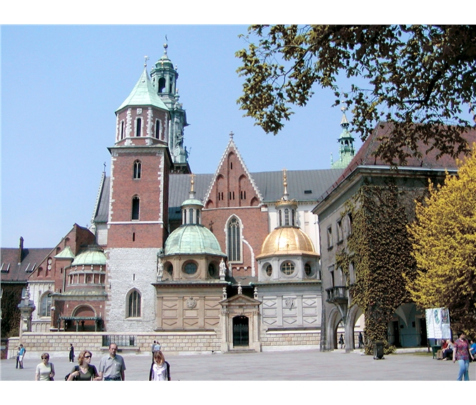 Krakov (Krakow), Wroclaw, Wieliczka a památky UNESCO 2024 - Polsko - Krakow - katedrála původně románská, 1320-64 goticky přestavěna, později výrazně barokizována