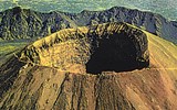 Vesuv - Itálie - Vesuv, kráter sopky která vybuchla naposledy v roce 1944