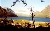 Norsko, zlatá cesta severu letecky 2023 - Norsko - četná jezera v horských údolích, pro Norsko je typická přítomnost vody téměř všude